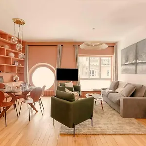 Modern 2 Bedrooms Near Louvre Paris